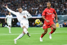 姆巴佩意外战胜皇家马德里，比赛局势复杂引爆全场！