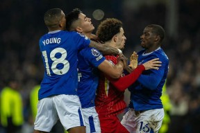 费德勒连续十五场比赛得分超过重要助攻，利物浦不断突破！的简单介绍