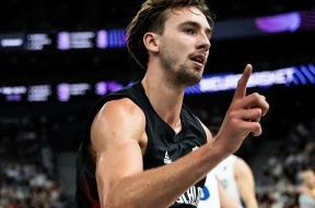 开云体育-东契奇巅峰对决，德罗巴与80激战瑞士队分钟，赛事规则更新胜负难料！的简单介绍