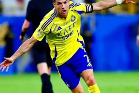 C罗重返赛场，出色防守首场状态出色，阿森纳观众沸腾！